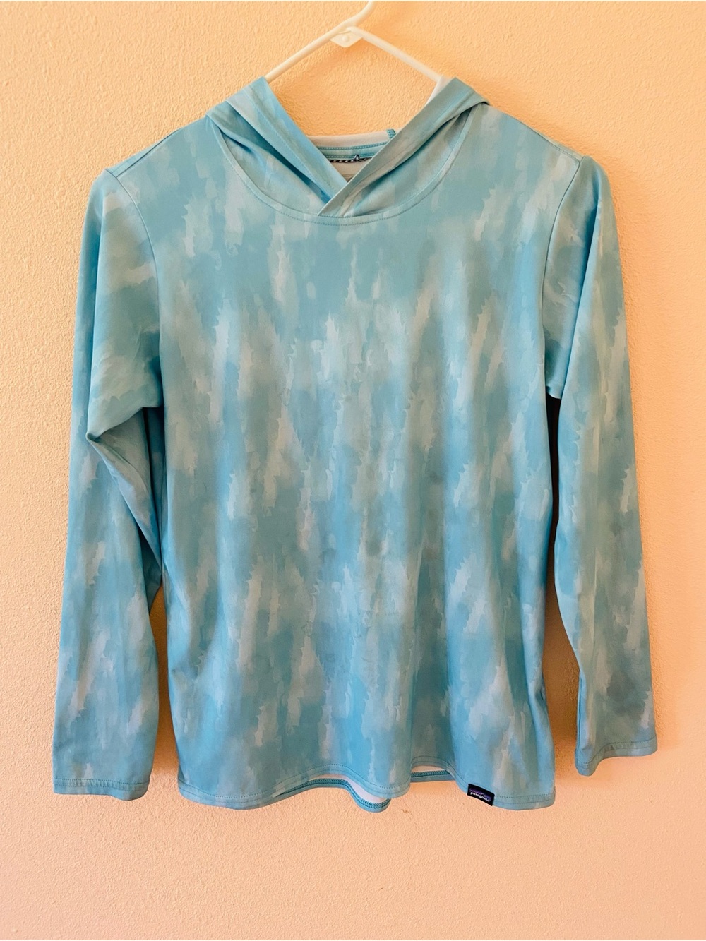 Patagonia Women’s Capilene Cool Watercolor Long Sleeved Hoodie, Size XS